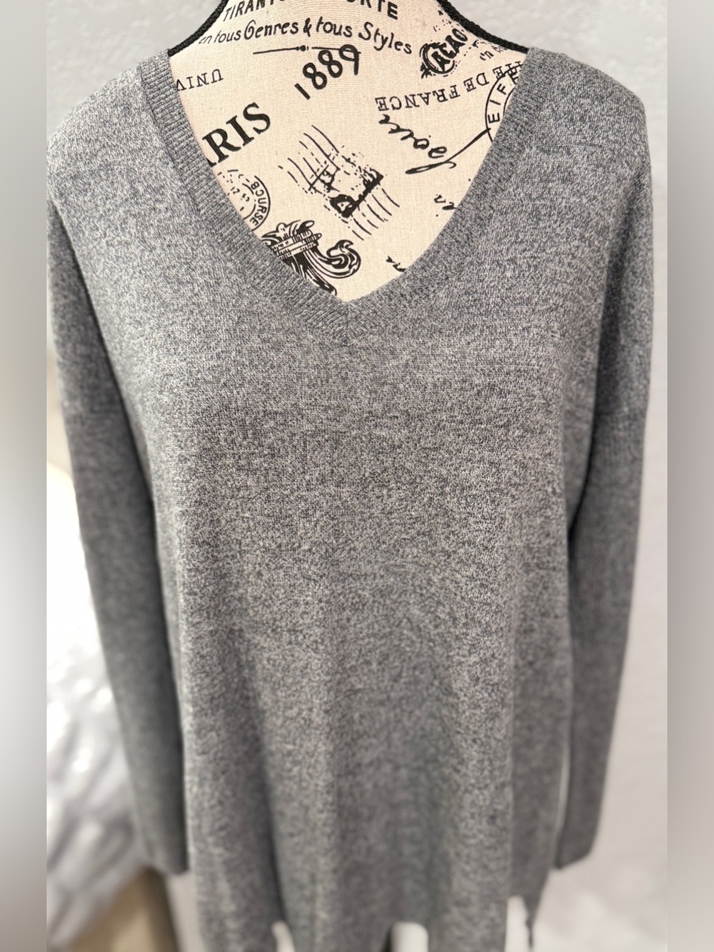American Eagle Outfitters Gray V-Neck Long Sleeve Knit Sweater Tunic Size Medium - Picture 4 of 8